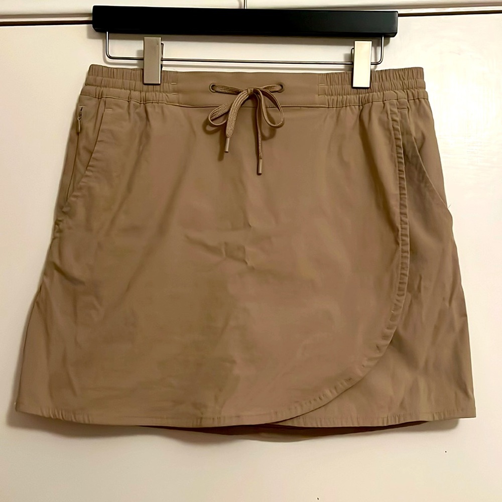 Eddie Bauer Petal Athletic Skirt, Lined with Pockets, Sz. Small. NWOT